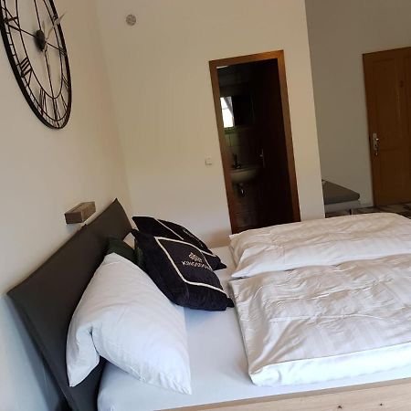 Hotelzimmer Im Alten Reihenhaus Auf Der Stadtmauer バッハラッハ エクステリア 写真