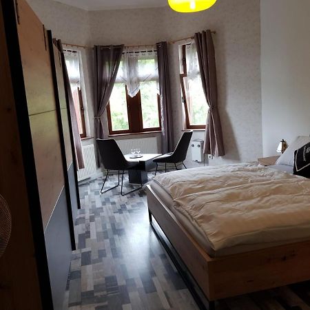 Hotelzimmer Im Alten Reihenhaus Auf Der Stadtmauer バッハラッハ エクステリア 写真