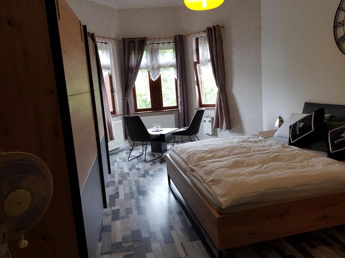 Hotelzimmer Im Alten Reihenhaus Auf Der Stadtmauer バッハラッハ エクステリア 写真