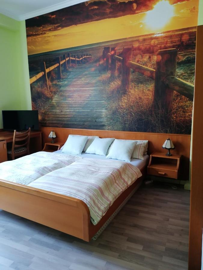 Hotelzimmer Im Alten Reihenhaus Auf Der Stadtmauer バッハラッハ エクステリア 写真